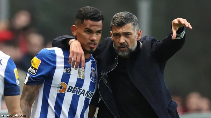 جالينو يواجه أبرز مدربي مسيرته
                                                2025.11.08 | 02:33 pm
                                                يضرب ديربي جدة، الذي يجمع فريق الاتحاد الأول لكرة القدم وغريمه التقليدي الأهلي، السبت، ضمن ثامن جولات دوري روشن السعودي، موعدًا للبرازيلي ويندرسون جالينو، جناح الكتيبة الخضراء، أمام منافسٍ، يقوده المدرب الأبرز في  ...