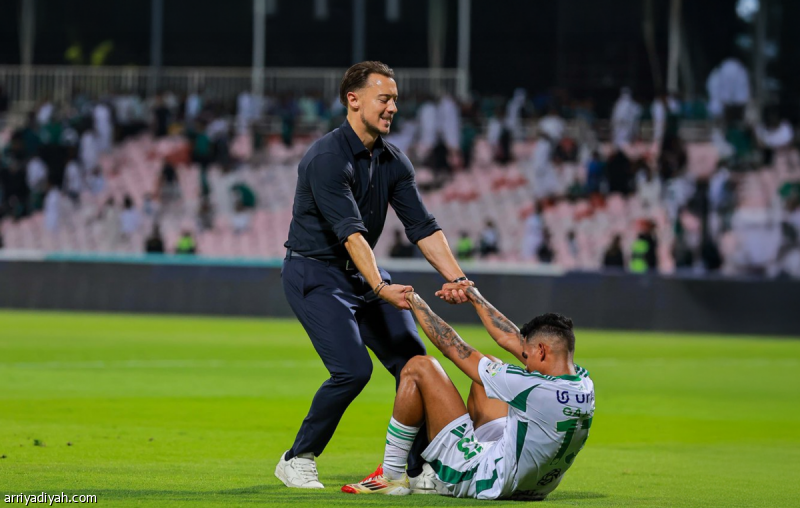 جالينو يرافق الأهلي..ويعود تدريجيّا
                                                2025.11.02 | 03:50 pm
                                                قرر الألماني ماتياس يايسله، مدرب فريق الأهلي الأول لكرة القدم، ضم البرازيلي ويندرسون جالينو، إلى البعثة المغادرة للدوحة العاصمة القطرية، الإثنين، استعدادًا لمواجهة السد، الثلاثاء، ضمن الجولة الرابعة من دوري أبطال  ...