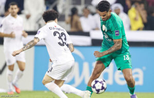 جالينو.. يعود بأول مساهمة
                                                2025.11.04 | 09:55 pm
                                                زيَّن البرازيلي ويندرسون جالينو، جناح فريق الأهلي الأول لكرة القدم، عودته من الإصابة، بتقديم باكورة مساهماته التهديفية خلال الموسم الجاري، عبر تمريرة حاسمة مكّنت مواطنه ماتيوس جونسالفيس من هز شباك السد القطري في  ...