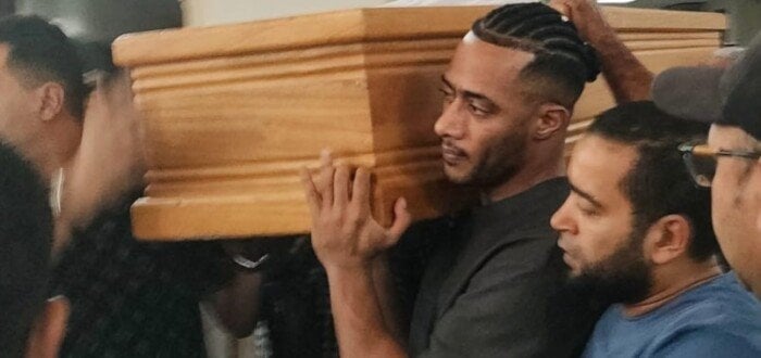 أبرز مشاهد تشييع جنازة والد محمد رمضان من مسجد مصطفى محمود