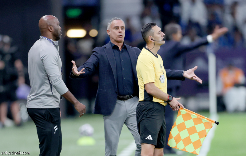 جوميز: فكرنا في الفوز.. فخسرنا
                                                2025.11.22 | 09:38 pm
                                                أكّد البرتغالي جوزيه جوميز، مدرب فريق الفتح الأول لكرة القدم، أحقية «النموذجي» في الخروج بنقطة واحدة على الأقل من مباراته مع الهلال التي انتهت بفوز «الأزرق» 2ـ1، السبت، ضمن تاسع جولات دوري روشن السعودي.
وفي مؤتمر صحافي  ...