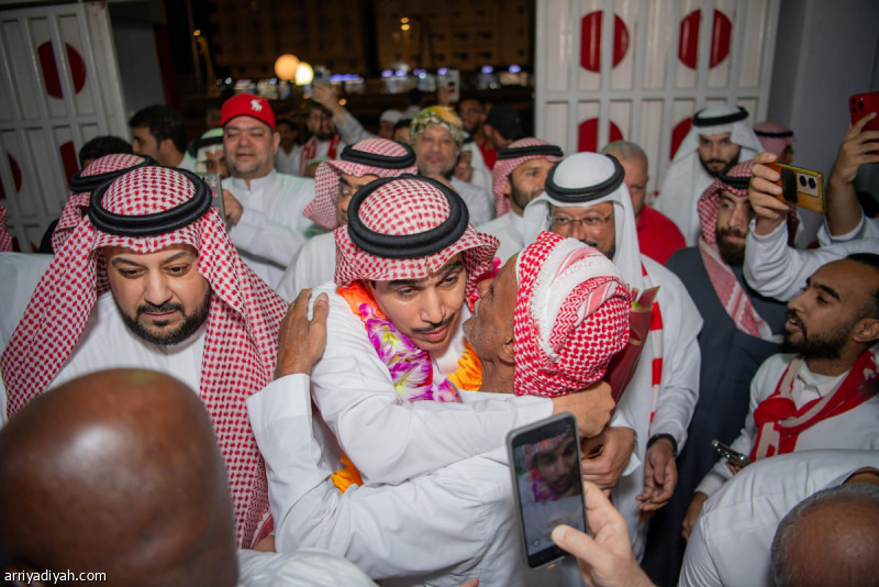 خيمي لـ «الرياضية»: إزالة العراقيل أمام عودة الوحدة
                                                2025.11.11 | 12:04 am
                                                وعد حاتم خيمي، العائد إلى رئاسة نادي الوحدة، بالتركيز على تسوية ملف الديون وتذليل الصعوبات أمام عودة «فرسان مكة» إلى مكانتهم، مُرحِّبًا بالتفاف محبّي النادي حول الإدارة الجديدة المكلَّفة من قِبَل وزارة الرياضة.
ودخل  ...