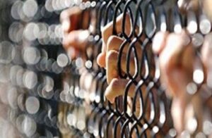 حبس صاحب محل 4 أيام على ذمة التحقيقات لاتهامه بهتك عرض فتاة بالقليوبية