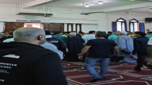 وداع مهيب.. حشد كبير يؤدي صلاة الجنازة على إسماعيل الليثي في مسجد ناصر بإمبابة