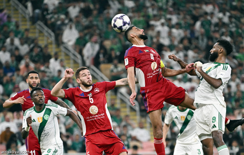 بعد 22 مواجهة.. أخيرا خسر بطل آسيا
                                                2025.11.24 | 11:42 pm
                                                تلقى فريق الأهلي الأول لكرة القدم، مساء الإثنين، خسارته الأولى على الصعيد الآسيوي منذ أواخر أبريل 2021.
وأمام أكثر من 18 ألف متفرج في ملعب «الإنماء» بجدّة، تغلّب الشارقة الإماراتي 1ـ0 على الأهلي، حامل اللقب، لحساب خامس  ...