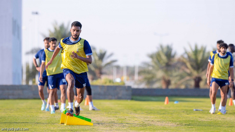 رئيس الرائد يدعم الصقر
                                                2025.11.21 | 12:49 am
                                                أعلن نادي الصقر، الواقع في منطقة القصيم، الخميس أن خزينته تلقت دعمًا ماليًا من فهد المطوع، رئيس نادي الرائد.
وعبّر فهد المحيميد، رئيس النادي، عن امتنانه للمطوع على لفتته، وقال لـ «الرياضية» إن هذا الدعم غير مستغرب،  ...