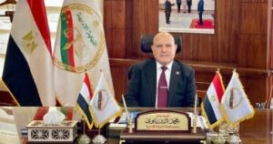 رئيس النيابة الإدارية يطمئن على الحالة الصحية لعضوي النيابة عقب تعرضهما لحادث سير في أسوان