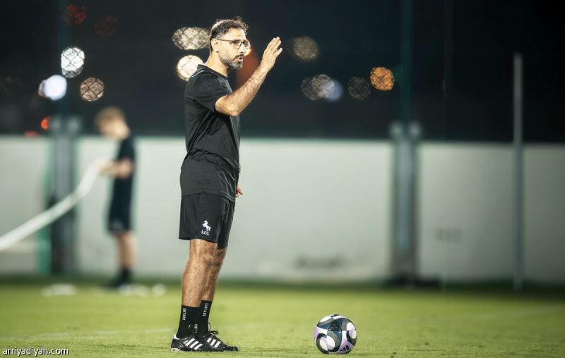 الشهري يبعد راضي عن الشباب
                                                2025.11.07 | 09:54 pm
                                                اُستبعد راضي العتيبي، لاعب فريق الاتفاق الأول لكرة القدم، من قائمة مواجهة الشباب، السبت، بقرار فني من سعد الشهري، مدرب الفريق، وفق مصادر خاصة بـ«بالرياضية».
وطبقًا للمصادر ذاتها، فإن بعثة الفريق الشرقي التي غادرت إلى  ...