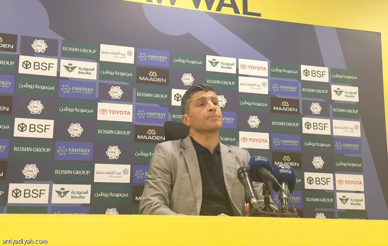 إيمانويل: النصر لا يحتاج إلى تلك الحالات من أجل الفوز
                                                2025.11.01 | 11:21 pm
                                                رفض البرتغالي بيدرو إيمانويل، مدرب فريق الفيحاء الأول لكرة القدم، التعليق على القرارات التحكيمية بعد الخسارة أمام النصر 1ـ2، السبت، في سابع جولات دوري روشن السعودي، مؤكدًا في الوقت ذاته أن فريقه كان في حاجة إلى بعض الحظ  ...