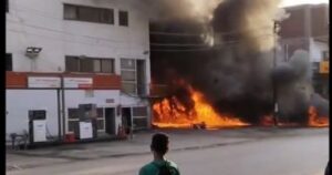 الدفع بـ 6 سيارات إطفاء للسيطرة على حريق سيارة سولار قرب محطة وقود بالشرقية