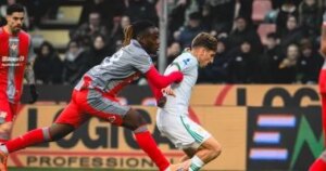 روما يهزم كريمونيزي بثلاثية ويخطف صدارة الدوري الإيطالي.. فيديو