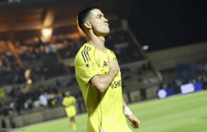 رونالدو 100 مساهمة.. ونيوم يدخل القائمة
                                                2025.11.08 | 07:25 pm
                                                وصل البرتغالي كريستيانو رونالدو، قائد فريق النصر الأول لكرة القدم، إلى المساهمة التهديفية رقم 100 بقميص الأصفر العاصمي في مسابقة دوري روشن السعودي، بعدما نجح في تسجيل الهدف الثاني أمام نيوم، في المواجهة التي كسبها  ...