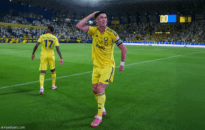 رونالدو.. عرضة العقال تزف القاتل الثلاثين
                                                2025.11.02 | 02:30 pm
                                                أحرز البرتغالي كريستيانو رونالدو، قائد فريق النصر الأول لكرة القدم، هدفه الـ30 بعد الدقيقة 90 طيلة مسيرته الكروية مع الأندية، بعد أن هز شباك الفيحاء السبت بهدف الفوز 2-1 في الوقت البديل، ضمن الجولة السابعة من دوري روشن  ...