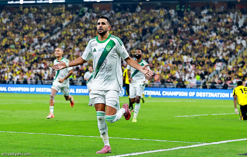 حاسمة محرز.. شباك الاتحاد الضحية السابعة
                                                2025.11.09 | 04:36 pm
                                                دوّن الجزائري رياض محرز، مهاجم فريق الأهلي الأول لكرة القدم، هدفه الحاسم السابع منذ التعاقد معه في صيف 2023، حينما قاد فريقه لهزيمة «الغريم التقليدي» الاتحاد في قمة منافسات الجولة الثامنة من دوري روشن السعودي، والتي  ...