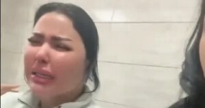 زوجة إسماعيل الليثى تنهار فى المستشفى وتوجه رسالة استغاثة.. فيديو