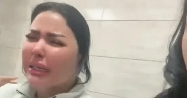 زوجة إسماعيل الليثى تنهار فى المستشفى وتوجه رسالة استغاثة.. فيديو