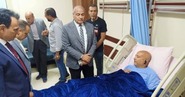 رئيس كهرباء شمال القاهرة والنقابة العامة للمرافق يزورون محصل التجمع بالمستشفى