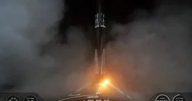 سبيس إكس تطلق 29 قمرًا صناعيًا من سلسلة ستارلينك للانترنت