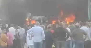 السيطرة على حريق نشب فى سيارة ميكروباص بموقف الإسكندرية