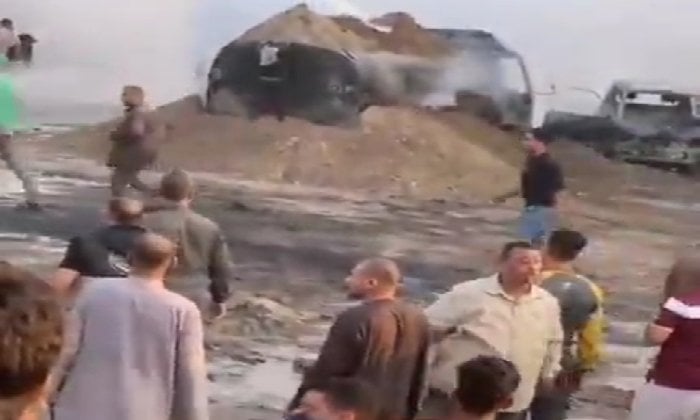 السيطرة على حريق سيارة مواد يترولية داخل محطة بنزين بالشرقية