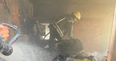 3 سيارات إطفاء تسيطر على حريق مخبز بالبدرشين