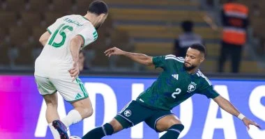 السعودية ضد الجزائر.. شوط سلبي والدوسري يصل لمباراته رقم 100
