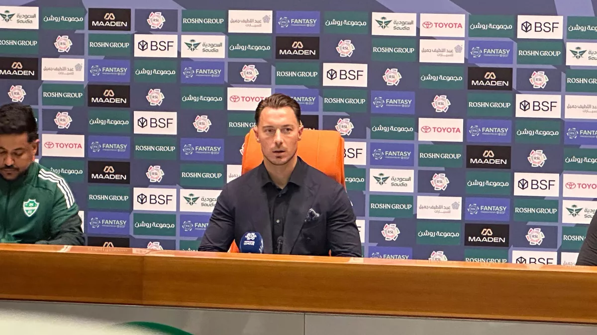 صحفي يُفسد فرحة يايسله بالفوز على القادسية.. ماذا حدث؟