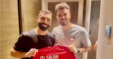 صلاح محسن ينشر صورة برفقة محمد صلاح من معسكر المنتخب