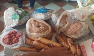 قبل بيعها للمواطنين.. ضبط 36 طن لحوم مصنعة ودواجن وأسماك مجمدة فاسدة في البحيرة