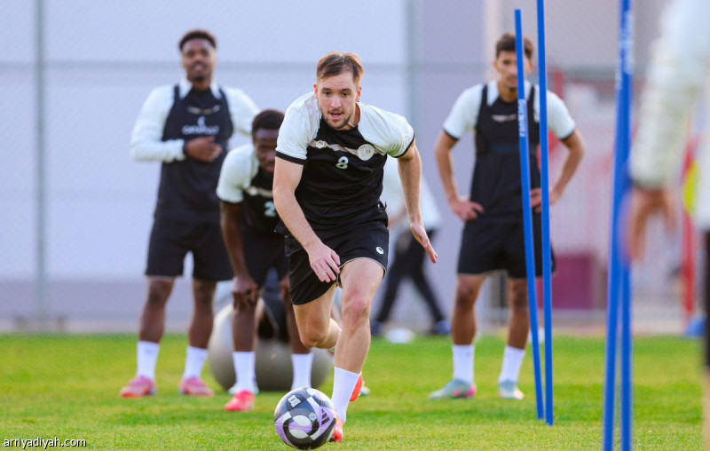 ضمك يترقب أشعة فادا
                                                2025.11.09 | 10:29 pm
                                                يترقب الجهاز الفني لفريق ضمك الأول لكرة القدم نتائج فحوصات الأشعة التي أجراها الأرجنتيني فالنتين فادا، حسبما كشفت عنه لـ«الرياضية» مصادر خاصة.
وخضع لاعب الوسط الأرجنتيني البالغ من العمر 29 عامًا لفحوصات طبية بالأشعة،  ...