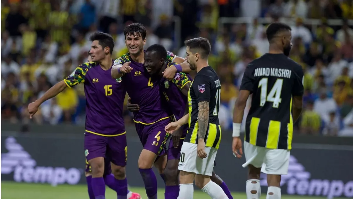 "بسبب الشرطة" .. الاتحاد الأسيوي يوقع عقوبة على فريق الاتحاد , ما الأمر ؟