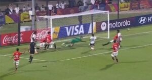 عمر عبد العزيز يتصدى لركلة جزاء وينقذ شباك منتخب الناشئين من هدف ثالث لإنجلترا