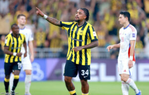 بيرجوين ينهي غياب 50 يوما
                                                2025.11.05 | 01:49 am
                                                استعاد الهولندي ستيفن بيرجوين، لاعب فريق الاتحاد الأول لكرة القدم، حساسيته التهديفية بعد غياب استمر 50 يومًا عقب تسجيله هدفًا في مرمى الشارقة، الثلاثاء ضمن الجولة الرابعة من مجموعة الغرب لدوري أبطال آسيا للنخبة.
وأحرز  ...