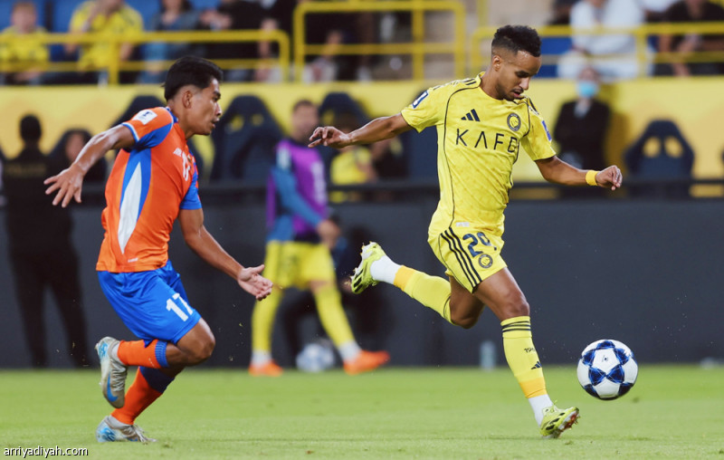 الثنائيات تدخل مسيرة غريب
                                                2025.11.05 | 11:59 pm
                                                أحرز عبد الرحمن غريب، جناح فريق النصر الأول لكرة القدم، هدفين في المباراة ذاتها للمرة الأولى في مسيرته، على صعيدي الأندية والمنتخب الأول.
وقاد غريب فريقه إلى الفوز 4ـ0 على جوا الهندي، مساء الأربعاء في الرياض، ضمن رابع  ...