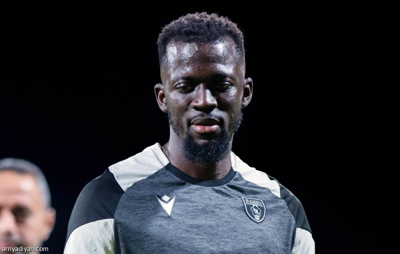 التعاون يفقد بارو عدة أشهر
                                                2025.11.03 | 11:10 pm
                                                يغيب الجامبي موسى بارو، جناح فريق التعاون الأول لكرة القدم، عن الملاعب لفترة تتراوح بين 4 و6 أشهر، حسبما قدّرت لـ «الرياضية» مصادر خاصة، بعد ثبوت إصابته بقطع جزئي في الرباط الجانبي للركبة.
وبعد تشخيص إصابته مبدئيًا بتمزق ...