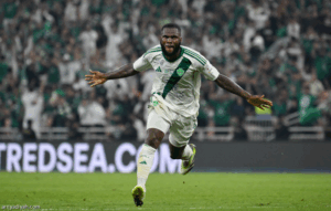 كيسيه مع الأهلي.. رجل المواعيد الصعبة
                                                2025.11.23 | 03:23 pm
                                                فتح فرانك كيسيه، لاعب الوسط الإيفواري في صفوف فريق الأهلي الأول لكرة القدم، طريق فريقه نحو فوزه الخامس دوريًا في الموسم الجاري، بتسجيله أمام القادسية، الجمعة، لحساب الجولة 9 من دوري «روشن»، في مشهد متكرر منذ انتقال  ...