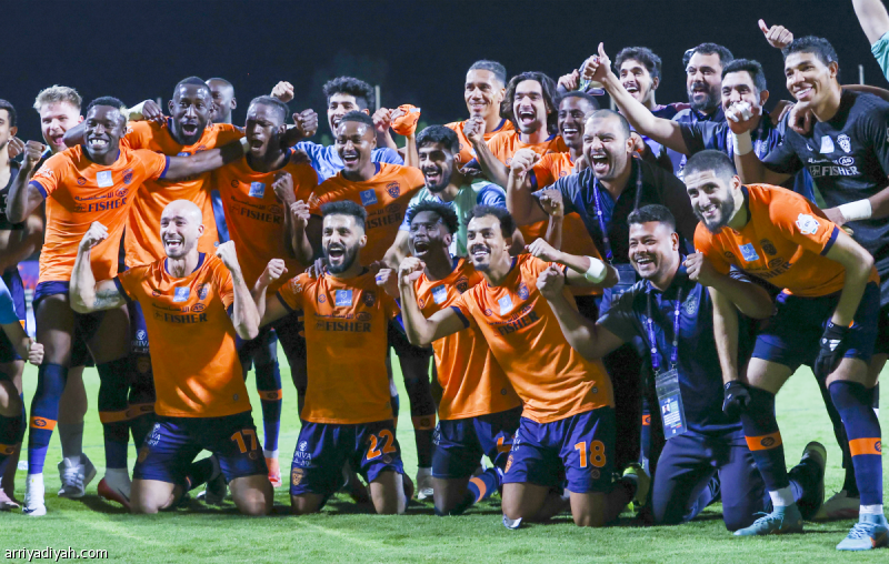 بثنائية.. الفيحاء يزيد متاعب الأخدود
                                                2025.11.07 | 07:25 pm
                                                استعاد فريق الفيحاء الأول لكرة القدم توازنه بفوزه الجمعة على ضيفه الأخدود بثنائية نظيفة، لحساب الجولة الثامنة من دوري روشن السعودي، مسجلًا انتصاره الخامس على منافسه في المواجهة الخامسة بينهما.
وعلى ملعب مدينة المجمعة  ...