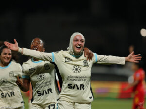 سيدات الاتحاد والأهلي يستعرضن قبل «الديربي»
                                                2025.11.09 | 12:12 am
                                                استعرض فريق الاتحاد الأول لكرة القدم للسيدات ونظيره الأهلي قوتهما الهجومية قبل موقعة «الديربي» بينهما بفوزهما على القادسية والعلا تواليًا بالنتيجة ذاتها 3ـ2، السبت، في ختام منافسات الجولة الخامسة من الدوري الممتاز.
 ...