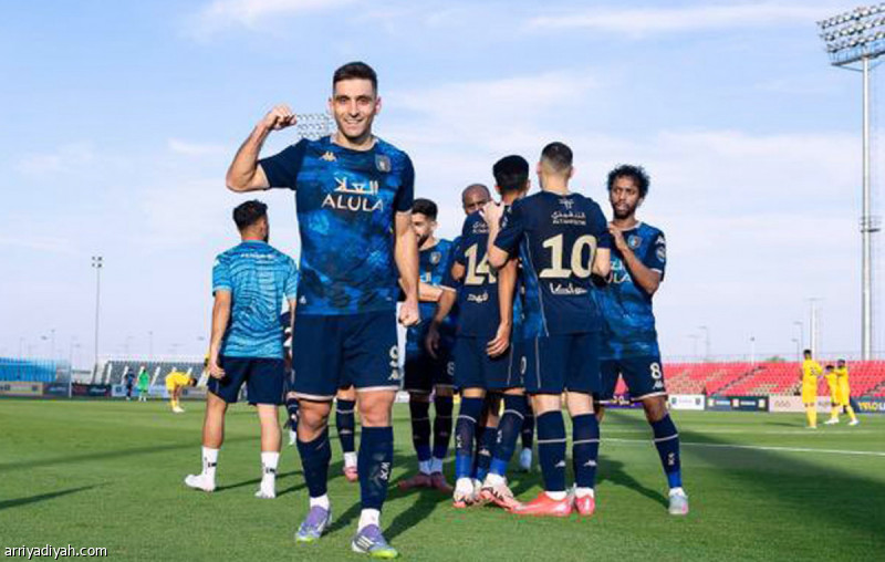 العلا يعزز الصدارة بنقاط العروبة
                                                2025.11.08 | 08:01 pm
                                                سجل فريق العلا الأول لكرة القدم فوزًا مهمًّا على مضيفه العروبة 1ـ0 في المواجهة التي جمعتهما على ملعب جامعة الجوف، السبت، ضمن الجولة الثامنة من دوري يلو لأندية الدرجة الأولى.
وجاءت المباراة قويةً في بدايتها من الطرفين،  ...