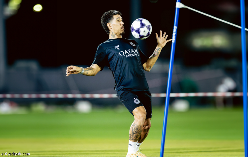 فيرمينو بين الأهلي والسد.. انطلاقة متشابهة
                                                2025.11.04 | 03:08 pm
                                                تضمُّ قائمة السد القطري اسم البرازيلي روبيرتو فيرمينو، المهاجم الذي أمضى الموسمين الأخيرين في قلعة الأهلي السعودي، وحمل شارة قيادة الفريق في التتويج باللقب الآسيوي، مايو الماضي، قبل انتقاله إلى قطر، لكنَّه عاش  ...