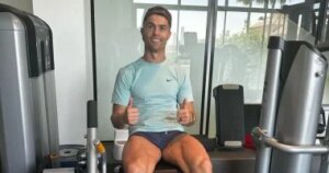 كريستيانو رونالدو.. لماذا يطلى صاروخ ماديرا أظافر قدميه بالأسود؟