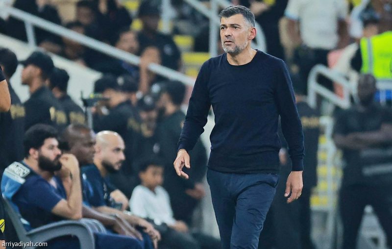 كونسيساو: الأهلي شرس.. وحاولنا تكرار خطة النصر
                                                2025.11.08 | 11:53 pm
                                                أرجع البرتغالي سيرجيو كونسيساو، مدرب فريق الاتحاد الأول لكرة القدم، الخسارة أمام الأهلي 0ـ1، السبت، إلى ما وصفه بـ «افتقاد لاعبيه الشراسة»، مؤكدًا أن رغبة المنافس كانت كبيرةً في الفوز مقارنةً بفريقه.
وقال كونسيساو في  ...