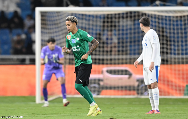 حمراء مباشرة تكتب إقصاء لازارو الأول
                                                2025.11.07 | 10:45 pm
                                                طُرِد البرازيلي لازارو فينيسيوس، مهاجم فريق النجمة الأول لكرة القدم، للمرة الأولى في مسيرته الجمعة أمام الهلال ضمن ثامن جولات دوري روشن السعودي.
وأشهر الحكم الإسباني أليخاندرو مونيز بطاقة حمراء مباشرة لفينيسيوس في  ...