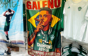 خارج النادي.. لاعبو الأهلي يتسوقون في متجر رياضي
                                                2025.11.08 | 02:32 pm
                                                يتردَّد عددٌ من لاعبي فريق الأهلي الأول لكرة القدم، قبل التدريبات أو بعدها، على متجر للأدوات الرياضية يجاور مقر ناديهم في حي الرحاب بجدة، لشراء مستلزمات شخصية، وآخرهم علي مجرشي، الظهير الأيمن، الذي زاره الجمعة، عشية  ...