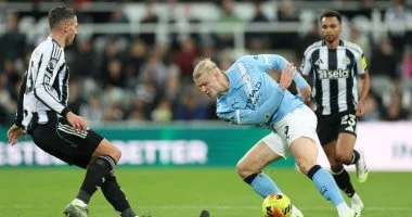 مانشستر سيتي يسقط أمام نيوكاسل 1-2 بمشاركة محدودة لـ مرموش.. فيديو وصور