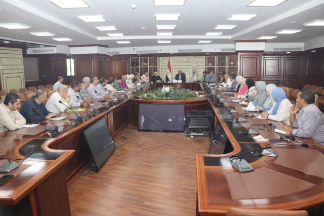 السكرتير العام ببني سويف يتابع مستجدات الموقف التنفيذي لملف التصالح