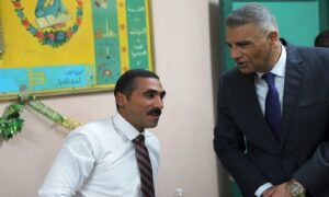 محافظ أسوان يتابع سير الانتخابات ويشيد بإقبال السيدات: نموذج مشرف في العرس الديمقراطي