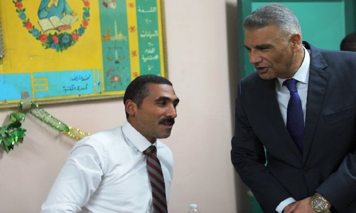 محافظ أسوان يتابع سير الانتخابات ويشيد بإقبال السيدات: نموذج مشرف في العرس الديمقراطي