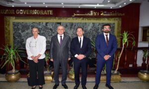 محافظ الأقصر يستقبل السفير الفرنسي لتعزيز التعاون المشترك