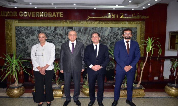 محافظ الأقصر يستقبل السفير الفرنسي لتعزيز التعاون المشترك